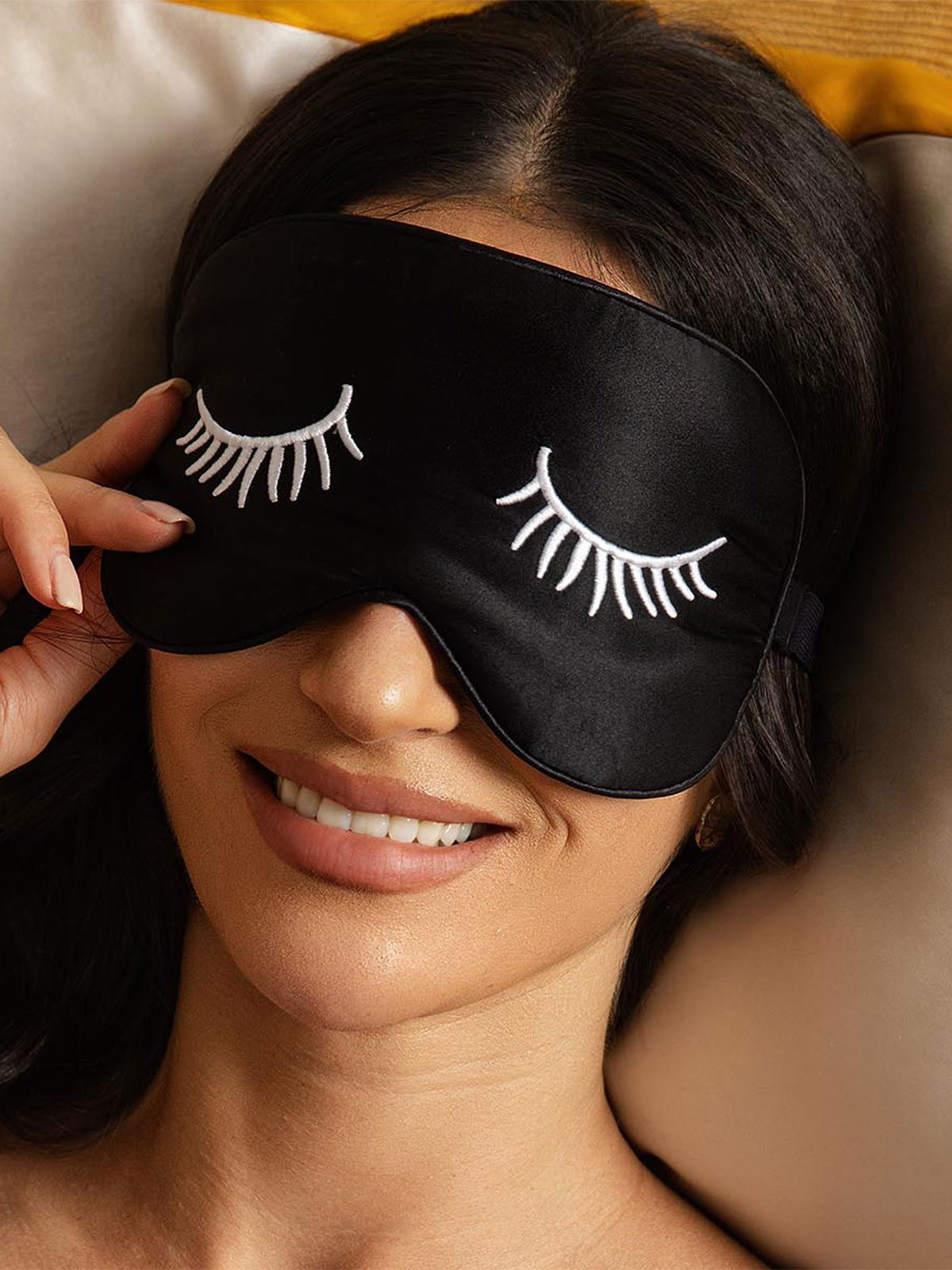 [ValkoisetRipsit] SilkSilky-FI Eye Mask 001