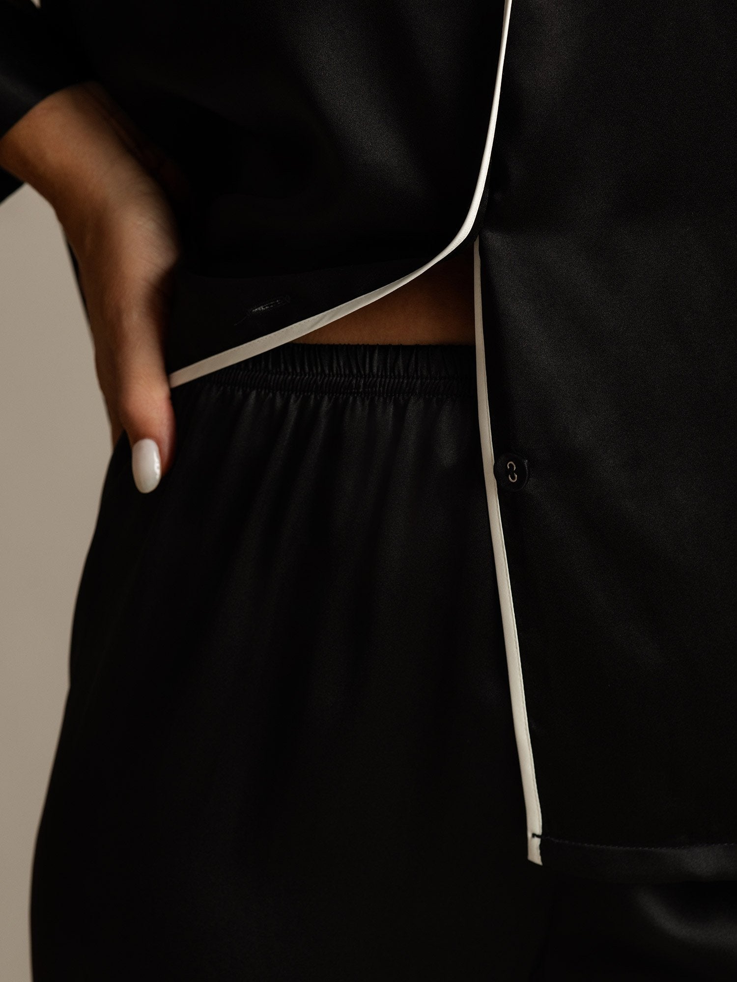 [Musta] SilkSilky-FI Womens Pajamas 005