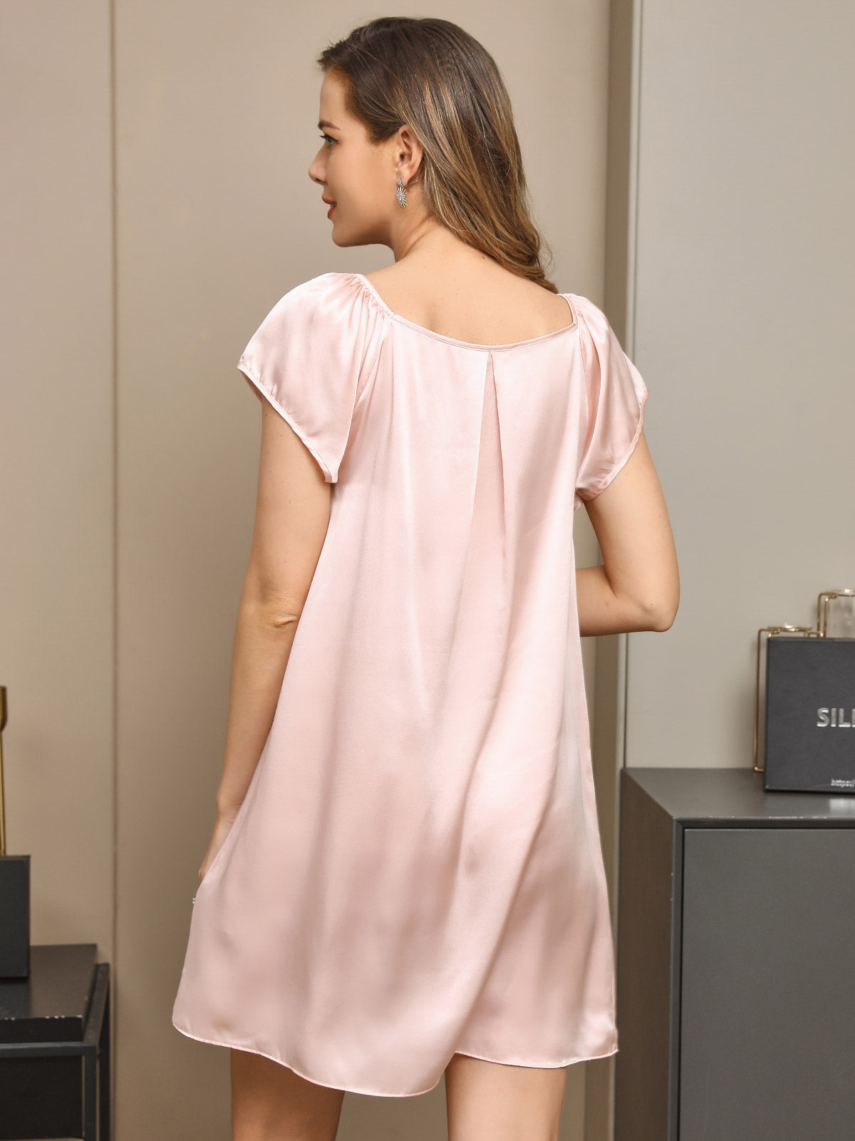 [Vaalea Pinkki] SilkSilky-FI Cap Sleeve Square Neck Yöpaita 002