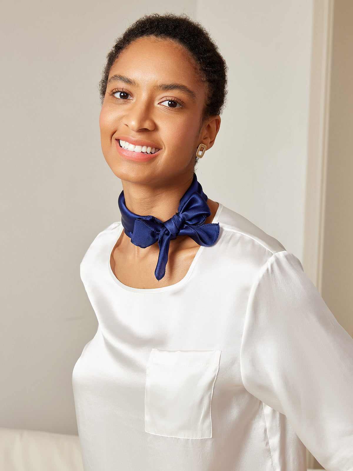 [Tummansininen] SilkSilky-FI Scarf 003