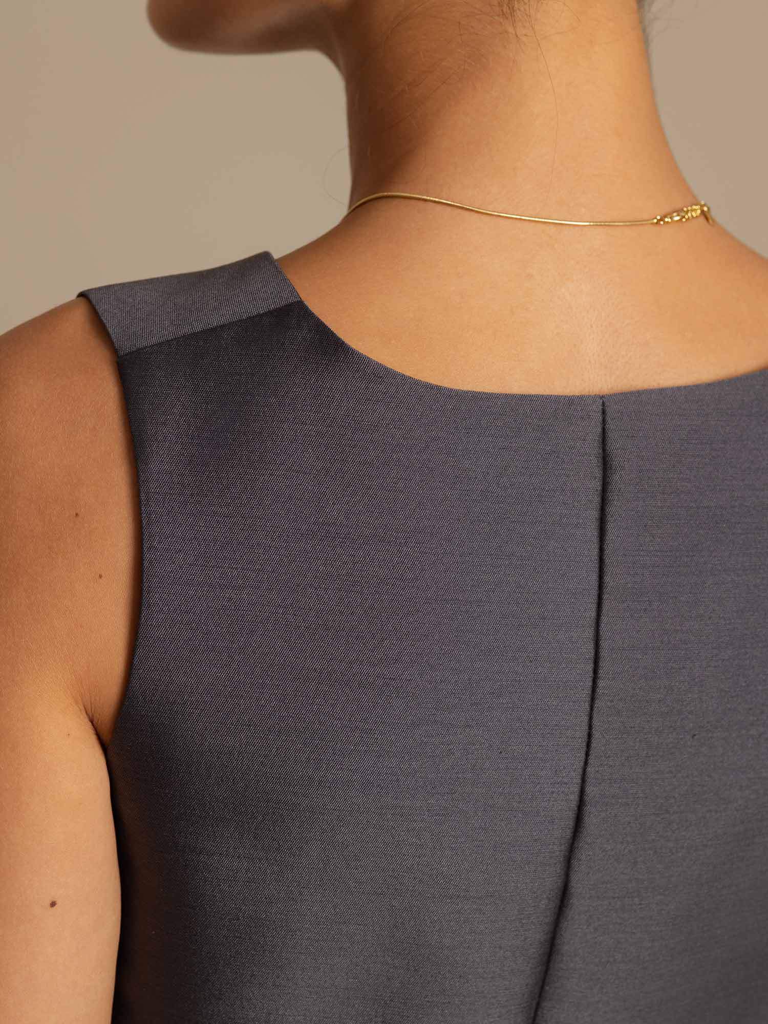 [Harmaa] SilkSilky-FI 32Momme Silk-Wool Blend Womens Vest 004,