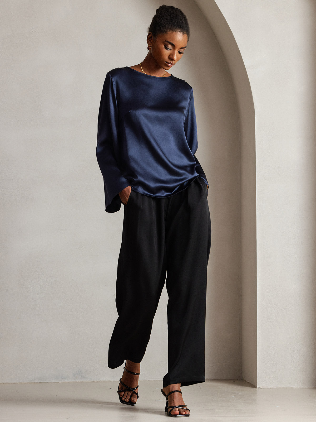 [Tummansininen] SilkSilky-FI 19Momme Womens T-Shirt 004