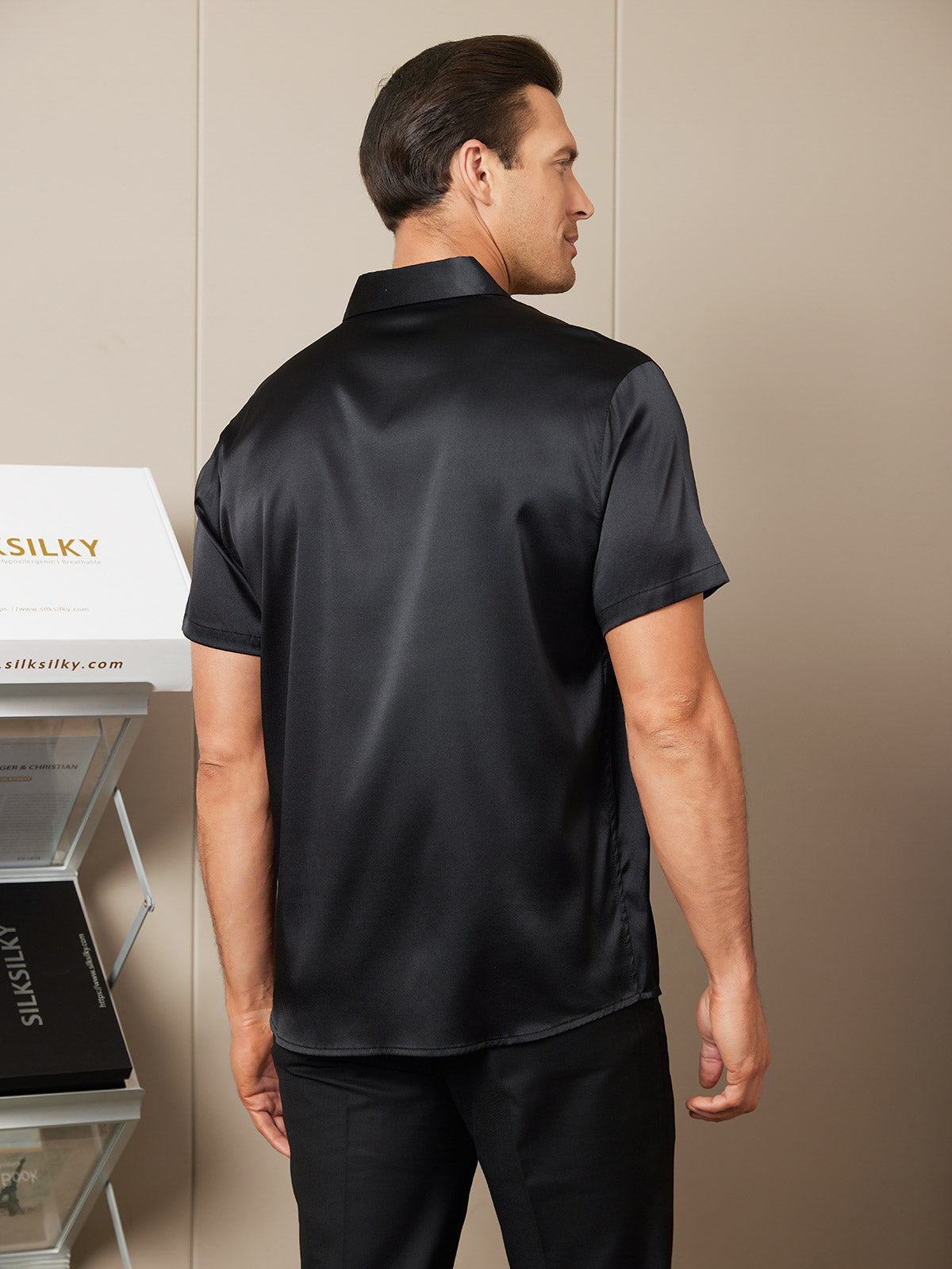 [Musta] SilkSilky-FI Silk Short Sleeve Collar Miesten Paita 002