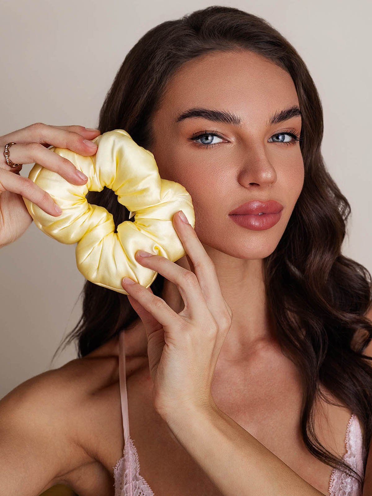 [Keltainen] SilkSilky-FI Scrunchie 001