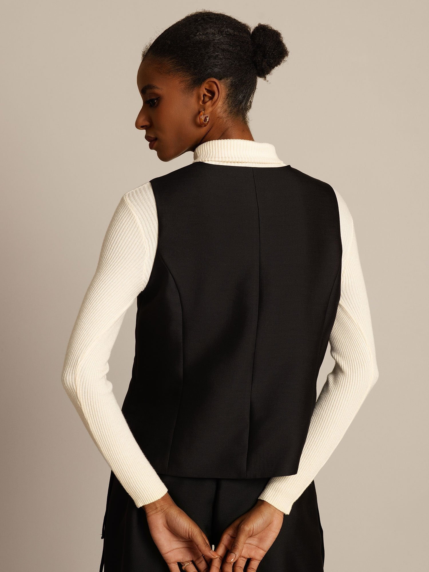 [Musta] SilkSilky-FI 32Momme Silk-Wool Blend Womens Vest 002,