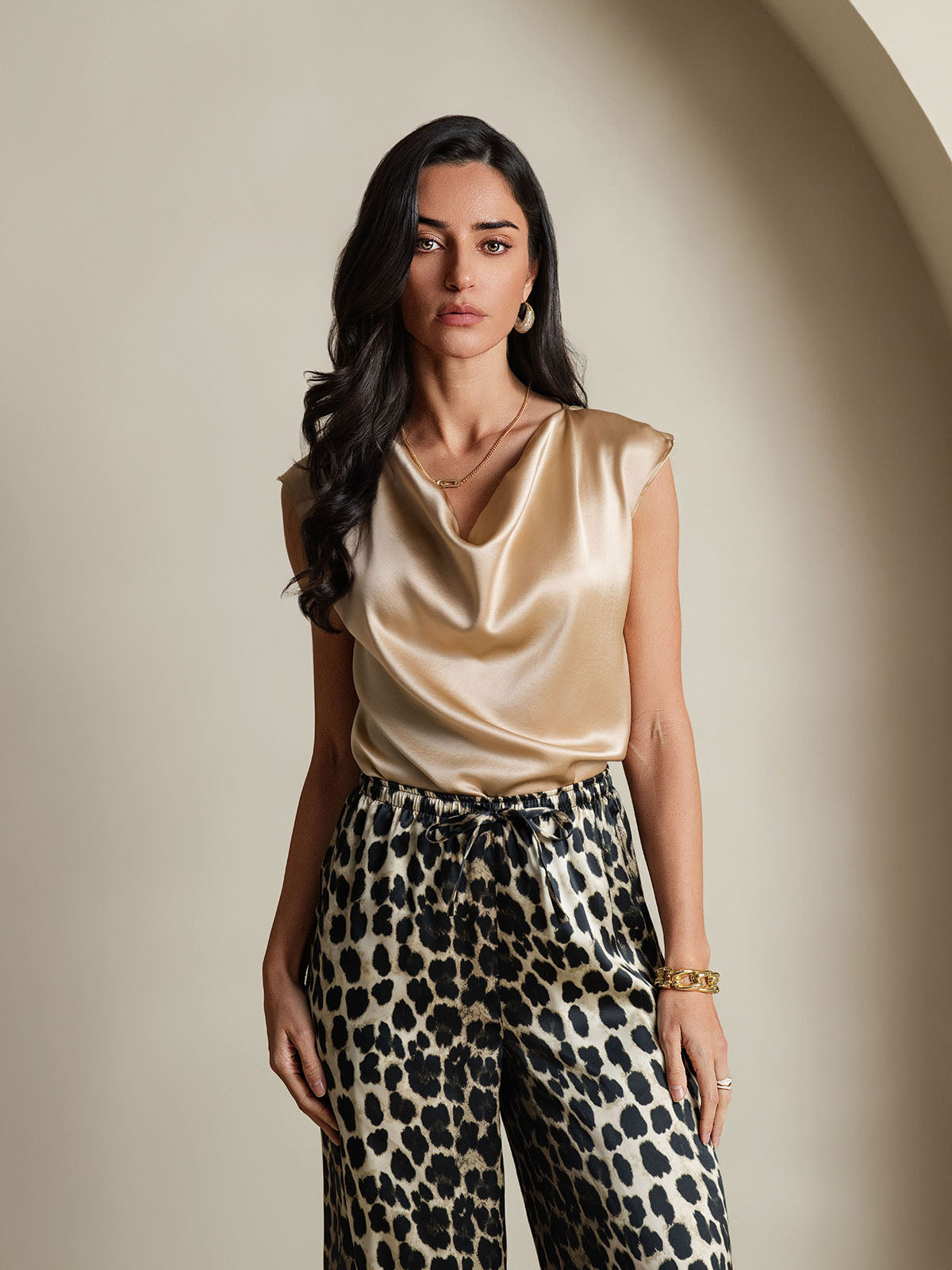 [Samppanja] SilkSilky-FI 19Momme Silk Sleeveless Cowl Neck Naisten T-paita 004