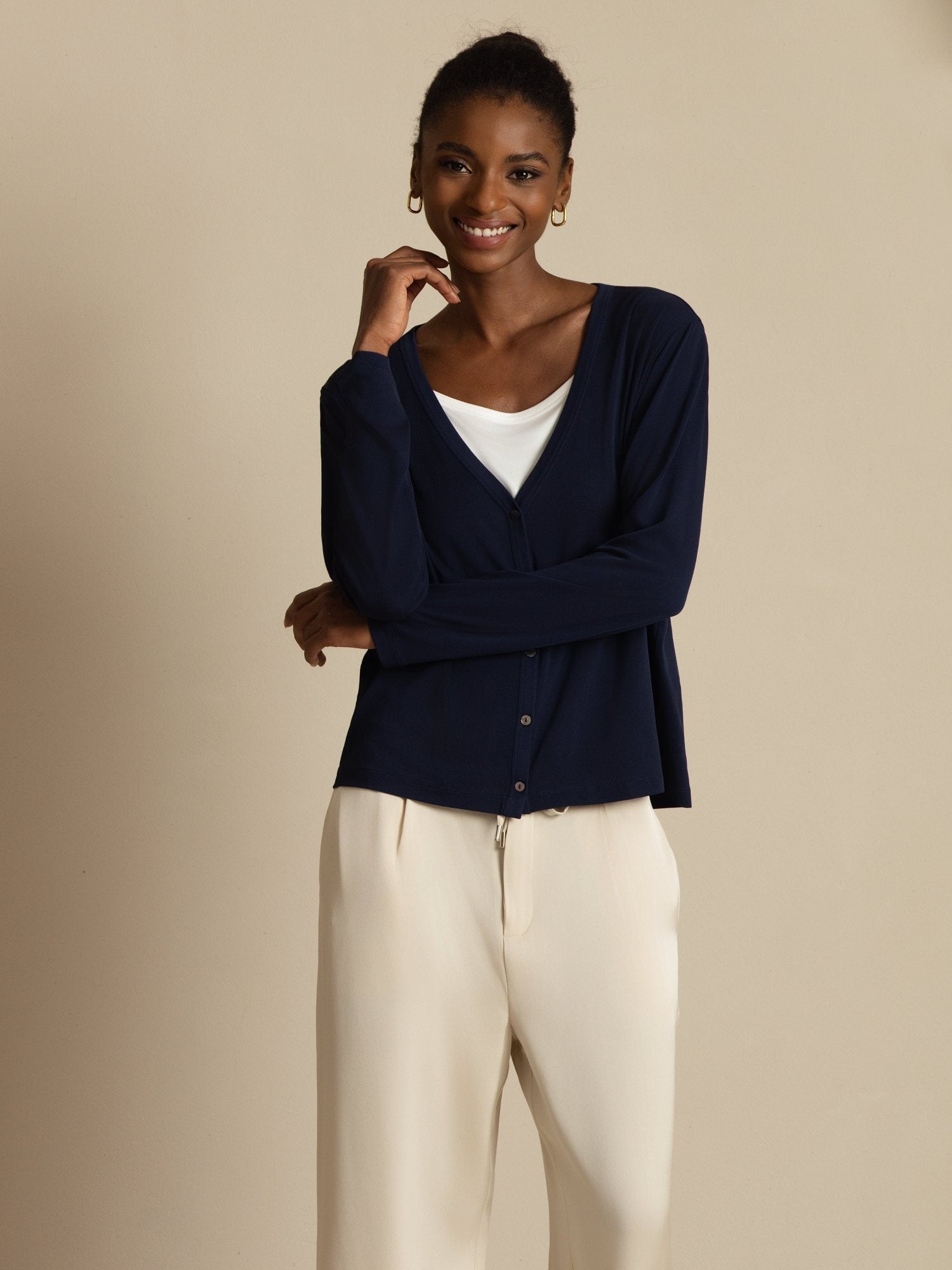 [Tummansininen] SilkSilky-FI 19Momme Silkki Pitkähihainen V Pääntie Naisten Cardigan 004