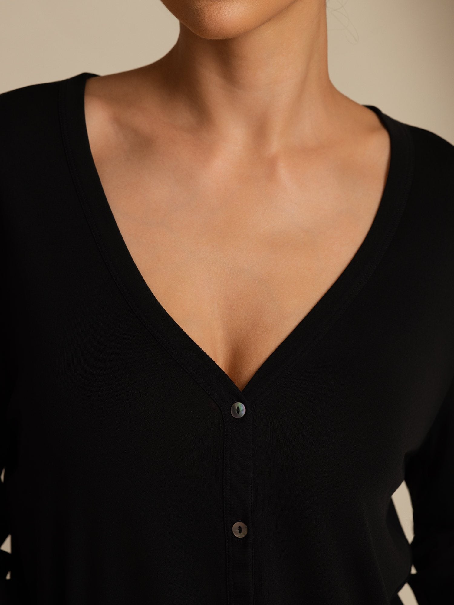 [Musta] SilkSilky-FI 19Momme Silkki Pitkähihainen V Pääntie Naisten Cardigan 005