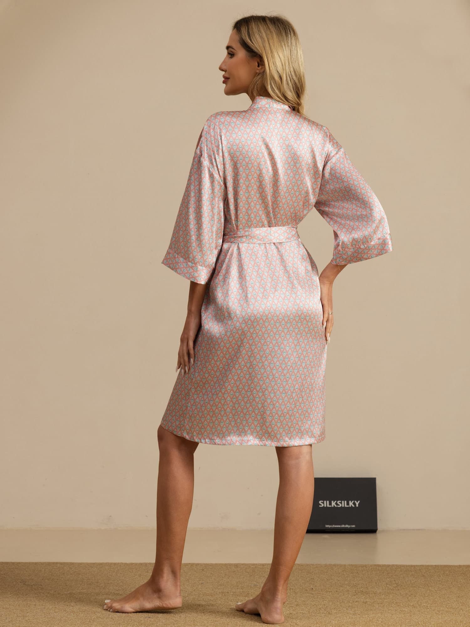 [Vaaleanpunainen Sydän Geo] SilkSilky-FI 3/4 hiha Naisten Aamutakki 002