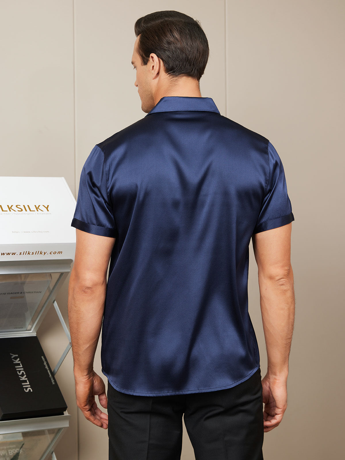 [Tummansininen] SilkSilky-FI Silk Short Sleeve Collar Miesten Paita 002