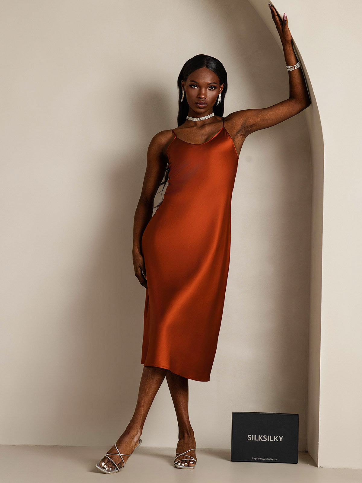 [Karamelli] SilkSilky-FI Pure Silk Sleeveless Round Neck Yöpaita 001