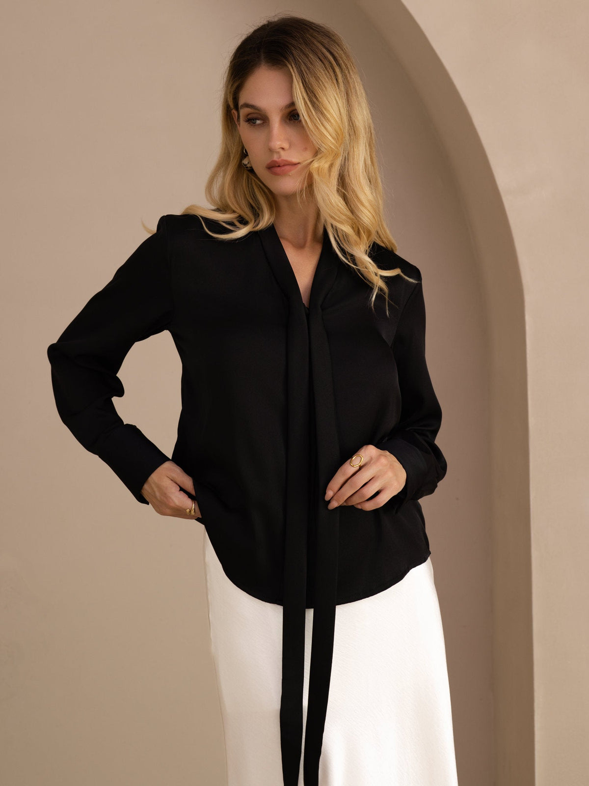 [Musta] SilkSilky-FI Long Sleeve Tie Neck Naisten Puserot 002