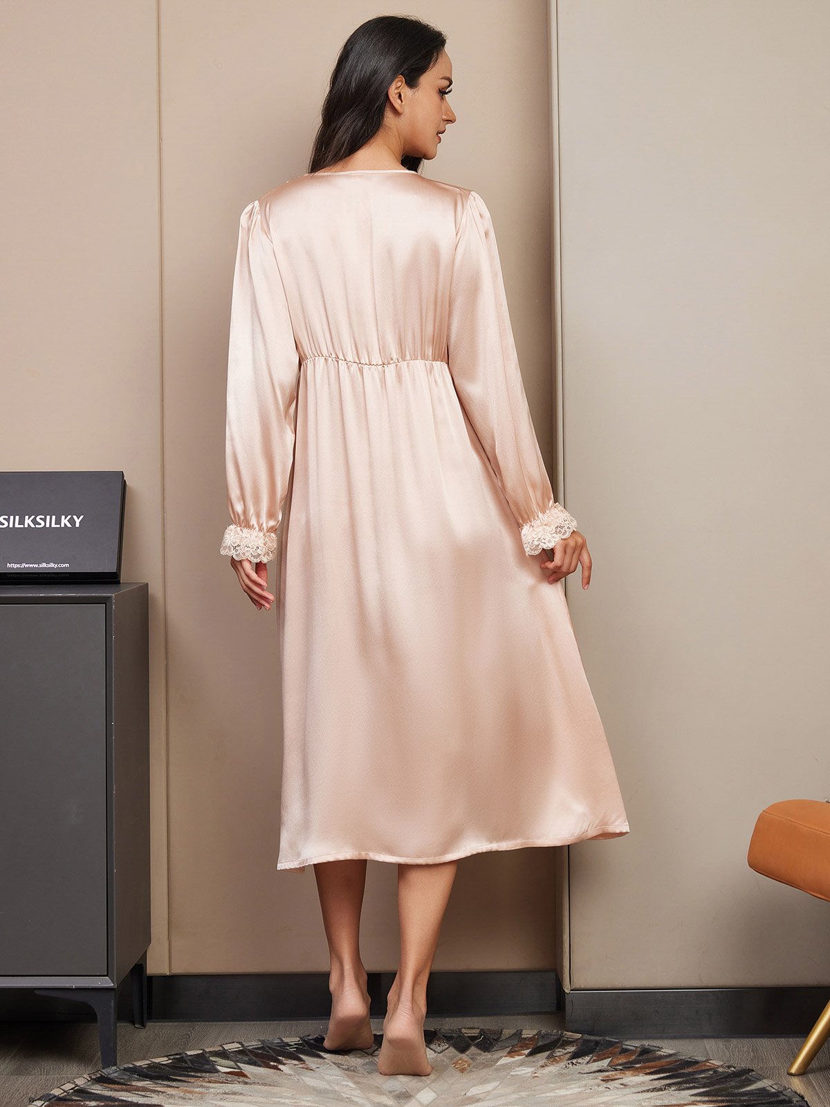 [Samppanja] SilkSilky-FI Pure Silk Long Sleeve V Neck Yöpaita 002