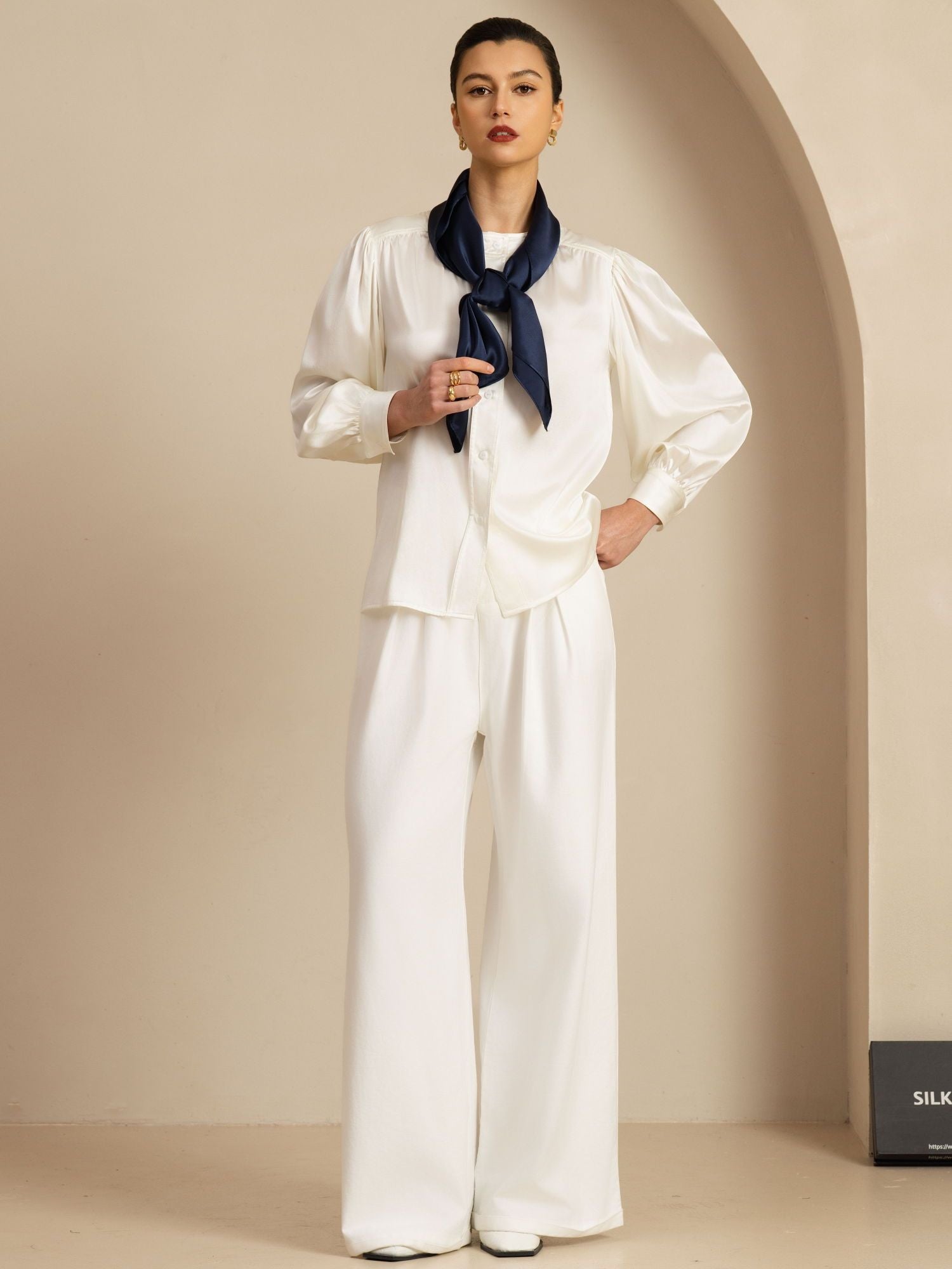 [Tummansininen] SilkSilky-FI Silkki Scarf 005