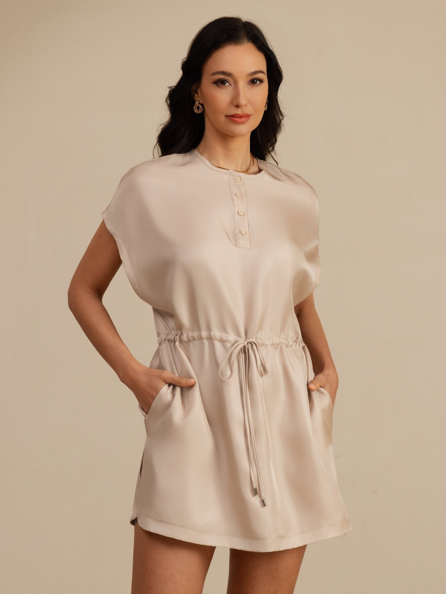 [Tan] SilkSilky-FI 18Momme Lyhythihainen Hiha Henley-kaula-aukko Mekko 001