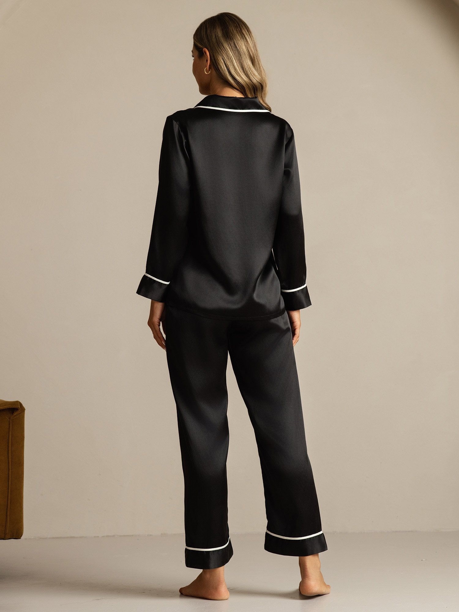[Musta] SilkSilky-FI Womens Pajamas 002