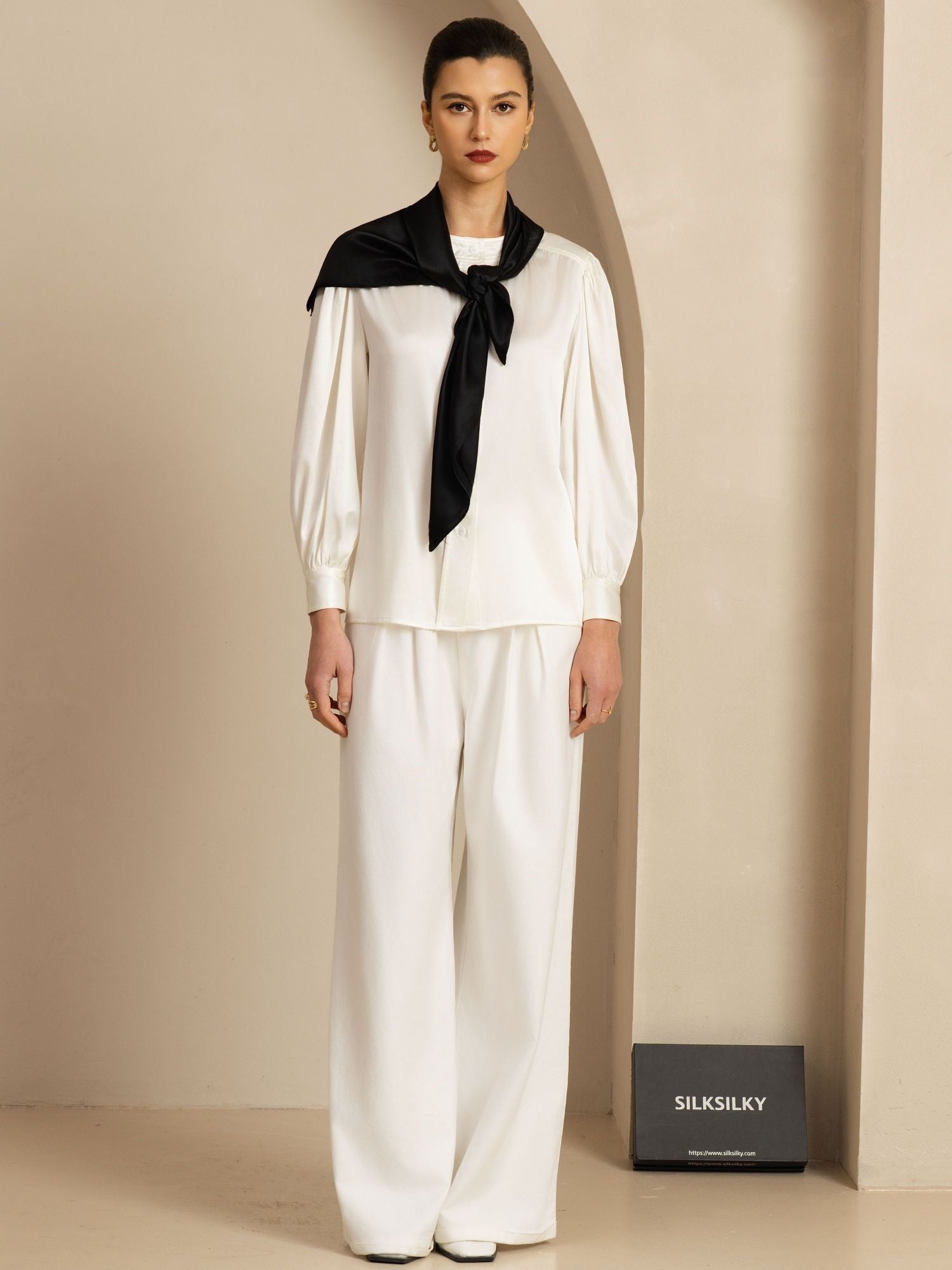 [Musta] SilkSilky-FI Silkki Scarf 005