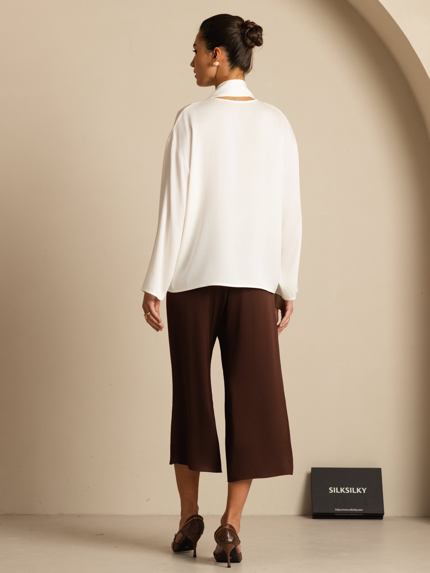 [Valkoinen] SilkSilky-FI 19Momme Silkki Pitkähihainen V Pääntie Pusero 002