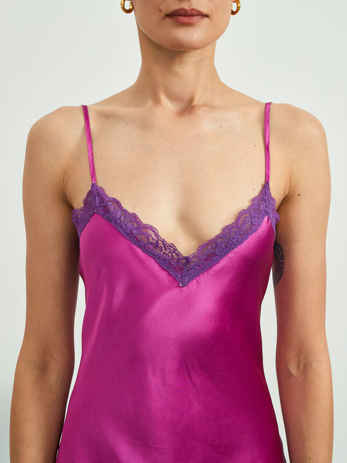 [Tumma Pinkki] SilkSilky-FI Pure Silk Sleeveless V Neck Yöpaita 007