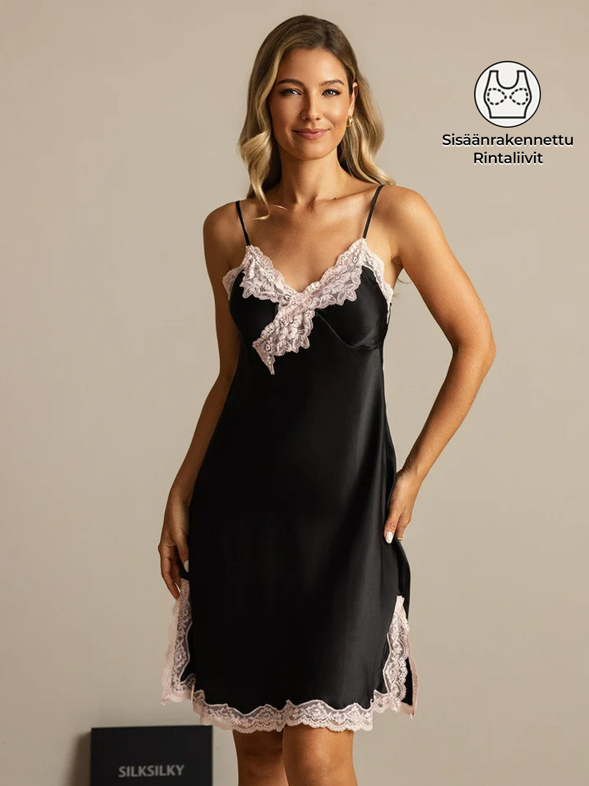 Pure Silk Spaghetti Strap Lyhyt Yöpuku Sisäänrakennetulla Rintaliivillä