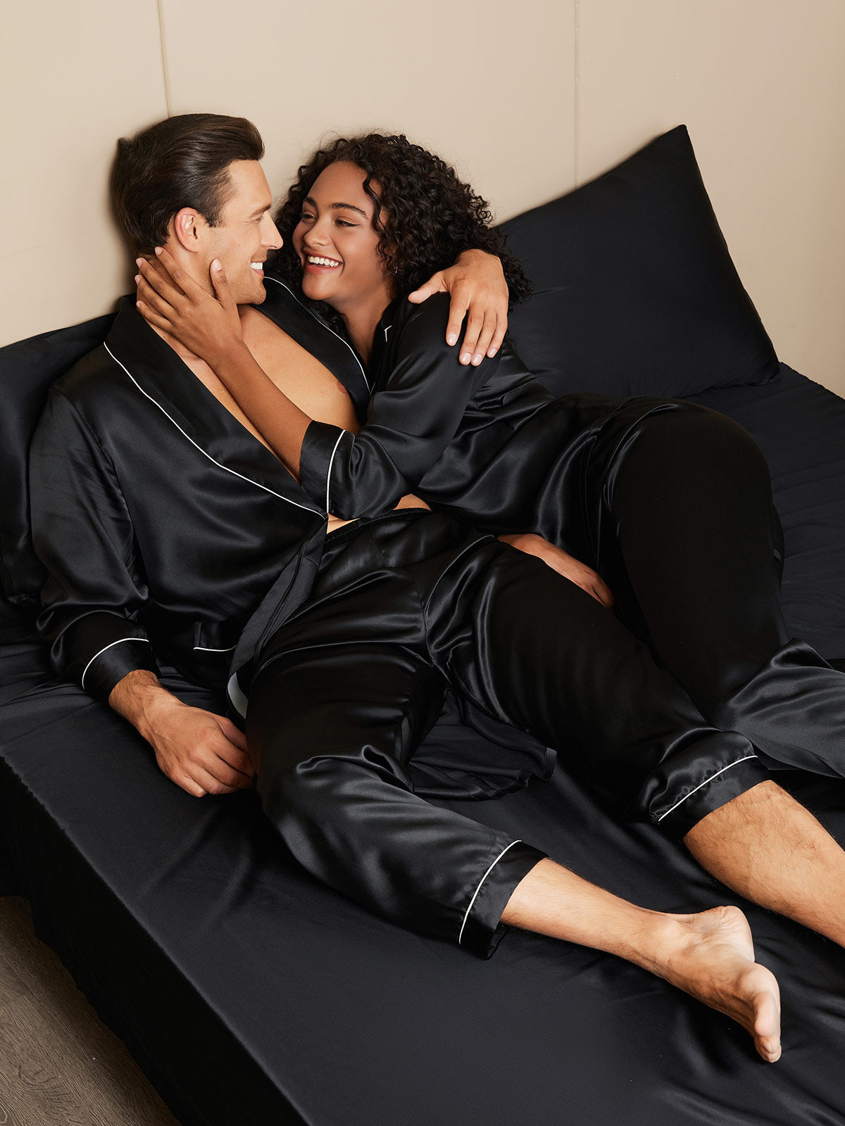 SilkSilky FI Pure Silk Long Sleeve Couple Musta 001